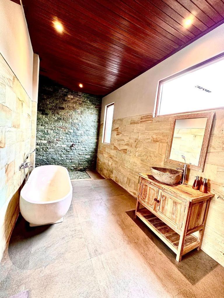 The Madawa Suites Ουμπούντ Εξωτερικό φωτογραφία