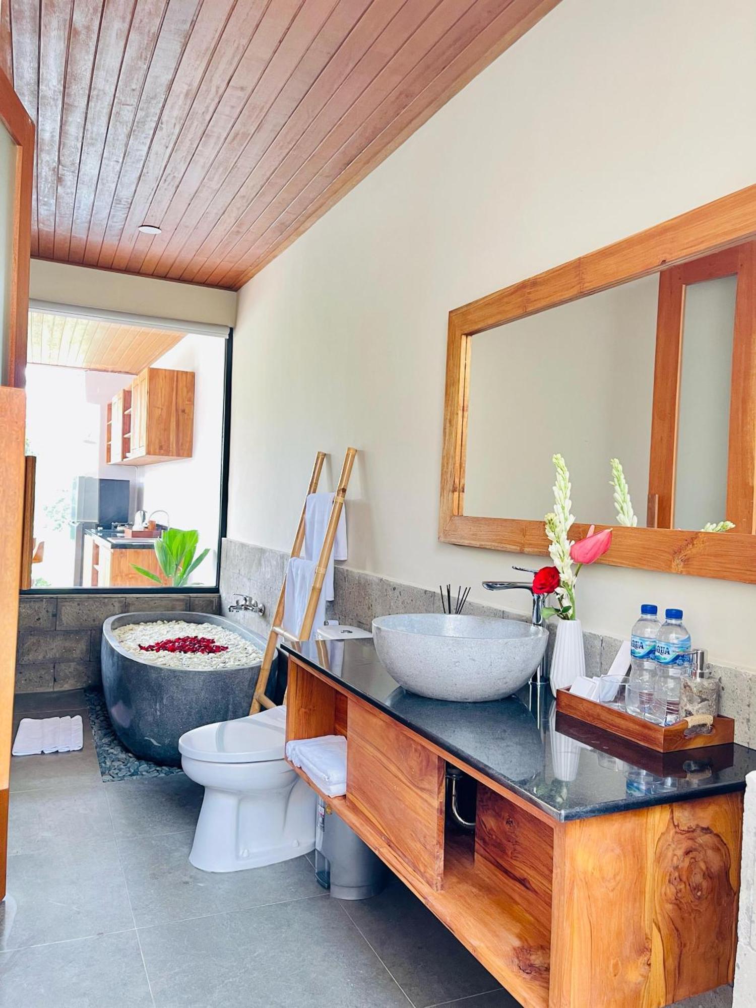 The Madawa Suites Ουμπούντ Εξωτερικό φωτογραφία
